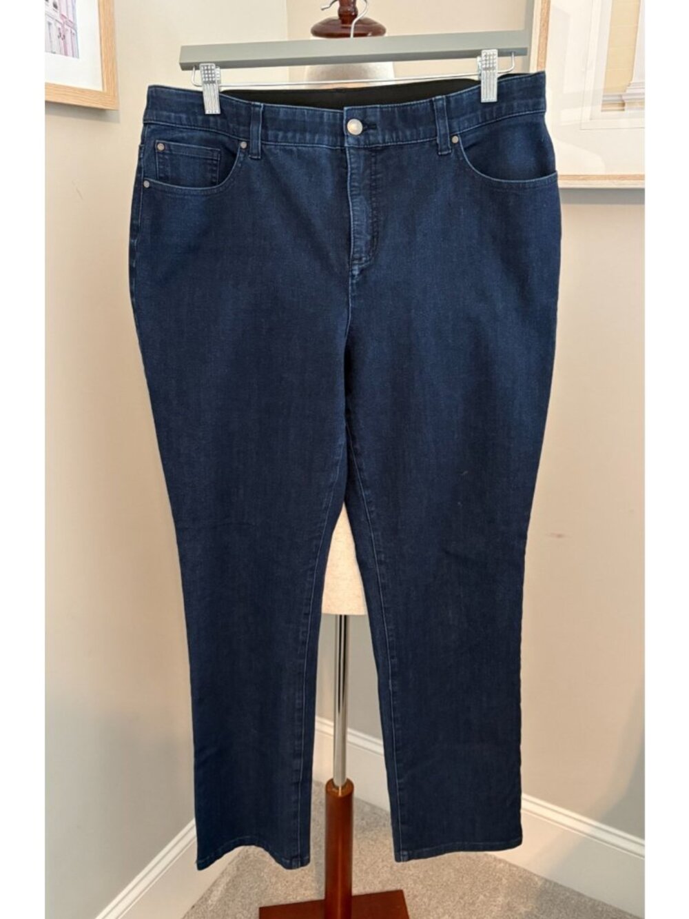 Chico's Fabulously Slimming Jeans Size 2 Regular Dark Wash Slim Straight Stretch